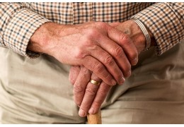 L'importance de la kinésithérapie pour les seniors : maintenir la mobilité et prévenir les chutes